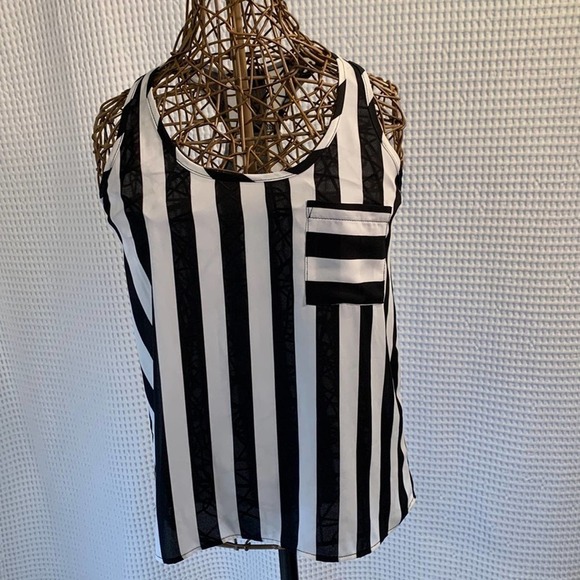 2b Bebe Black and White Striped Racerback Tanktop. 100%polyester. Size XS. EUC​ - Picture 1 of 6